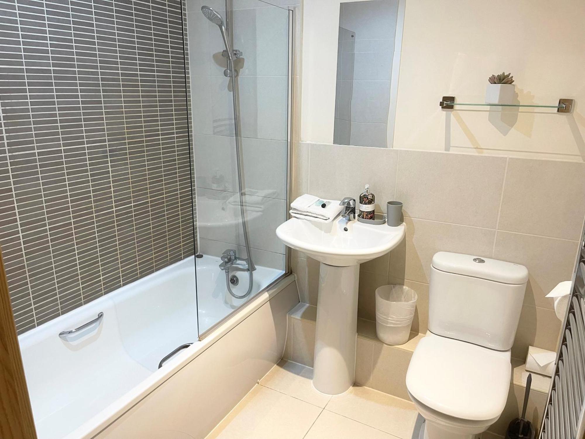 Blue Sky Apartments@Guildford Town Centre Bagian luar foto
