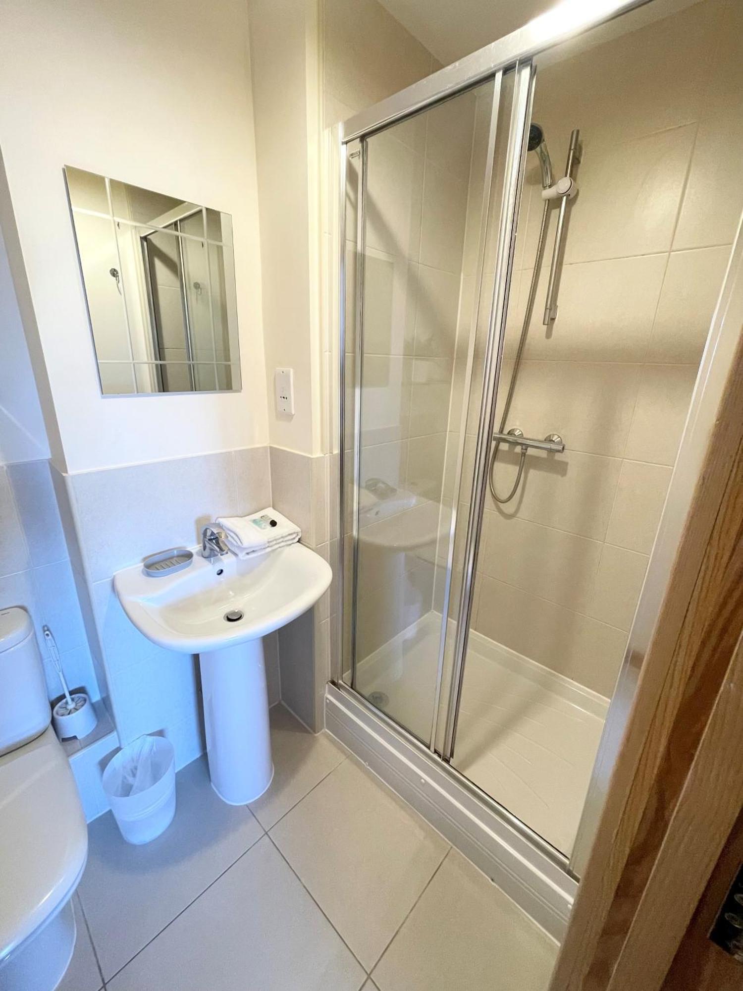 Blue Sky Apartments@Guildford Town Centre Bagian luar foto