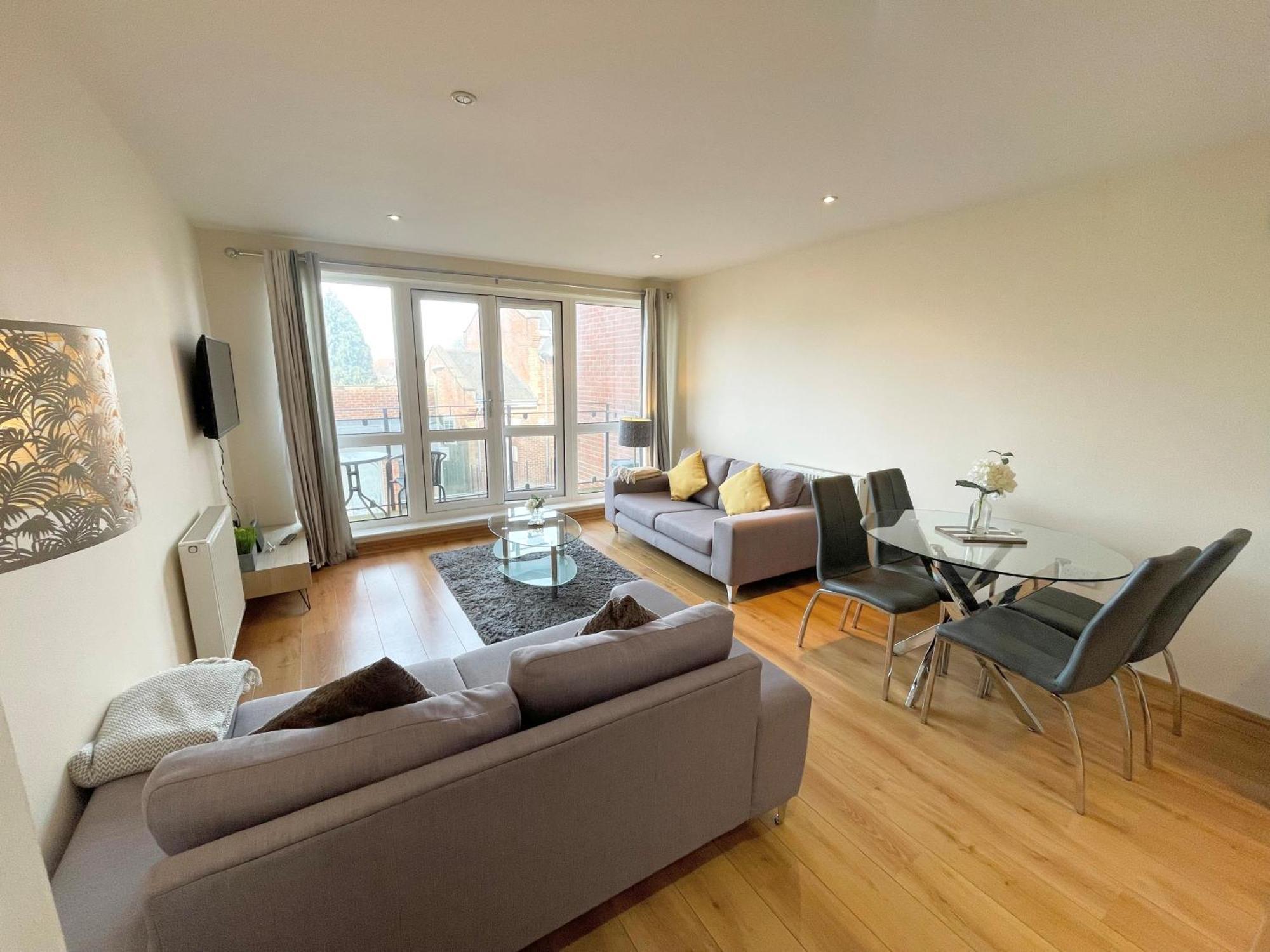 Blue Sky Apartments@Guildford Town Centre Bagian luar foto