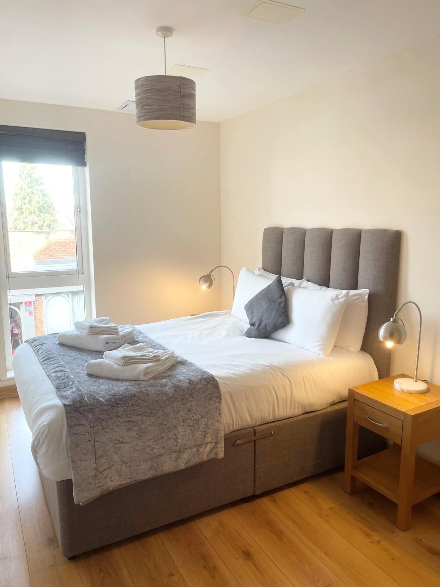 Blue Sky Apartments@Guildford Town Centre Bagian luar foto