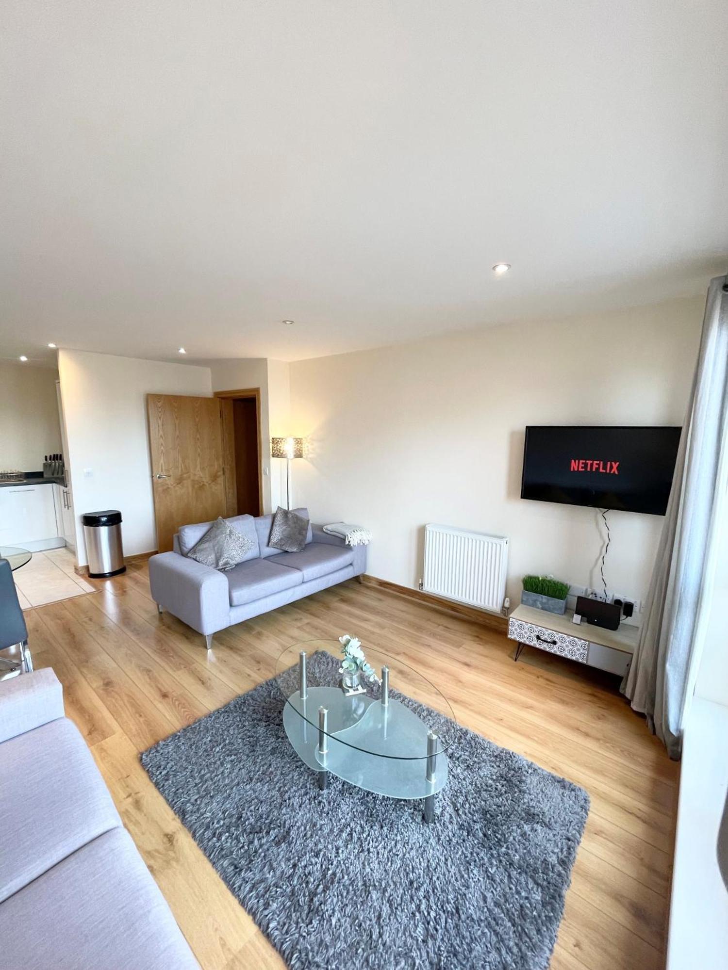 Blue Sky Apartments@Guildford Town Centre Bagian luar foto
