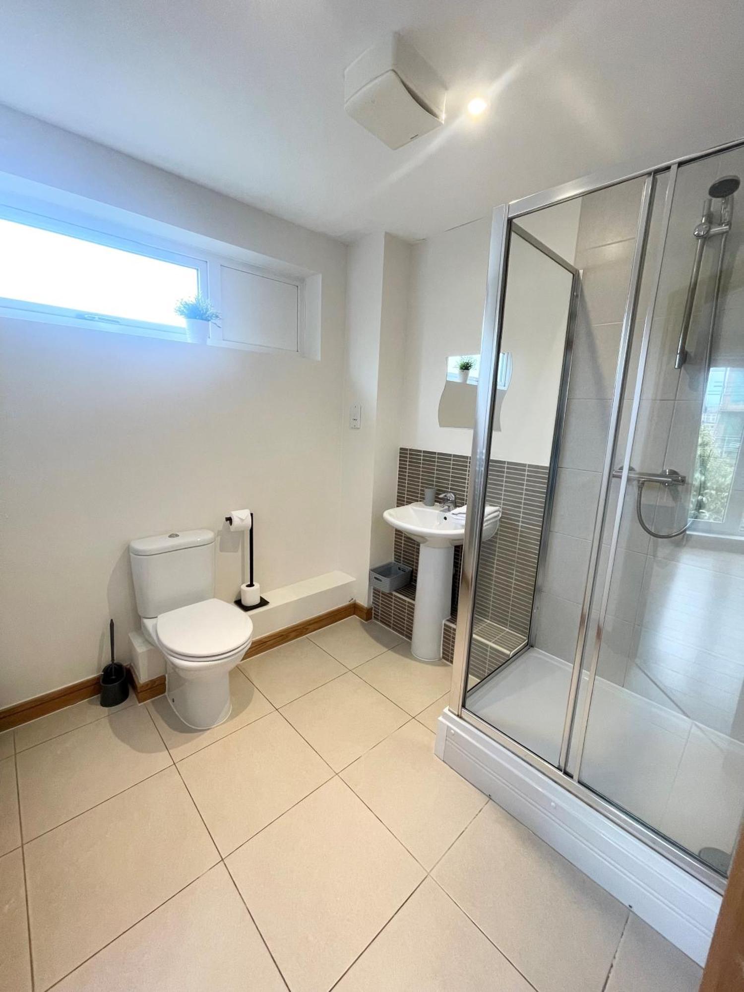 Blue Sky Apartments@Guildford Town Centre Bagian luar foto