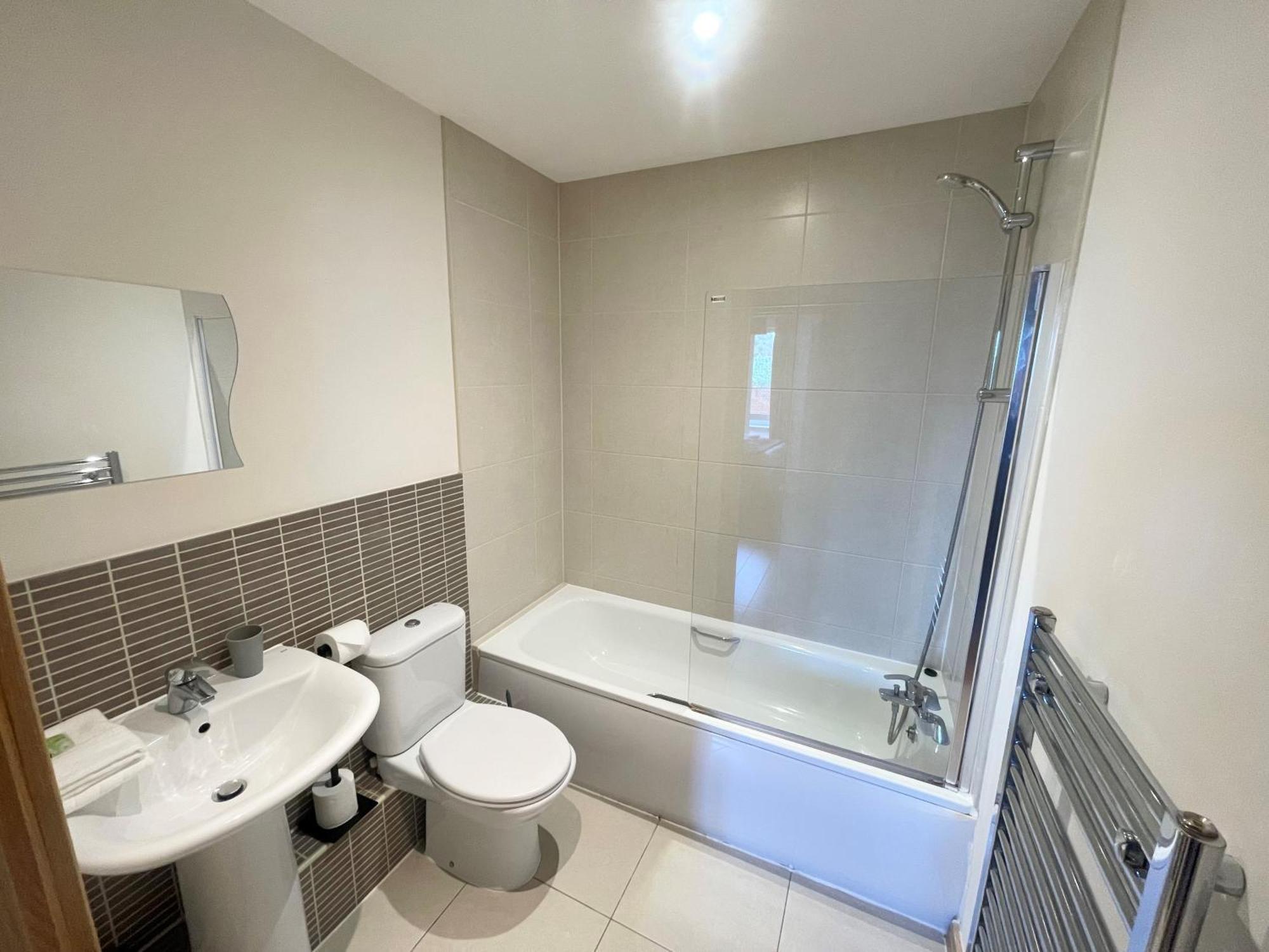 Blue Sky Apartments@Guildford Town Centre Bagian luar foto