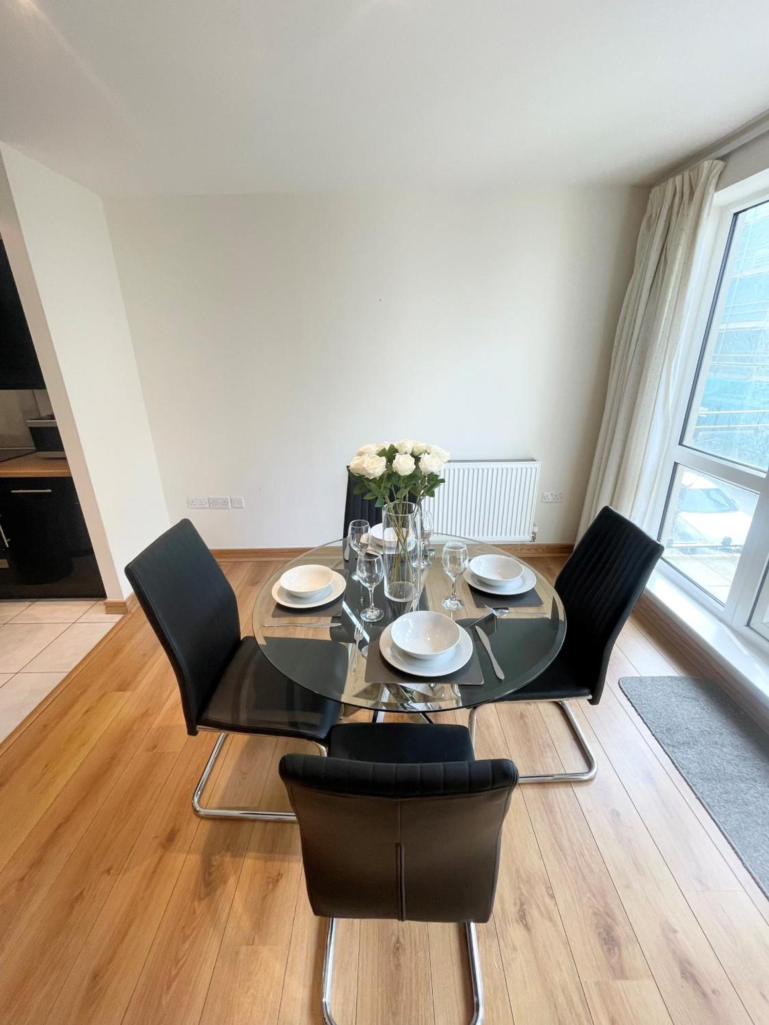 Blue Sky Apartments@Guildford Town Centre Bagian luar foto