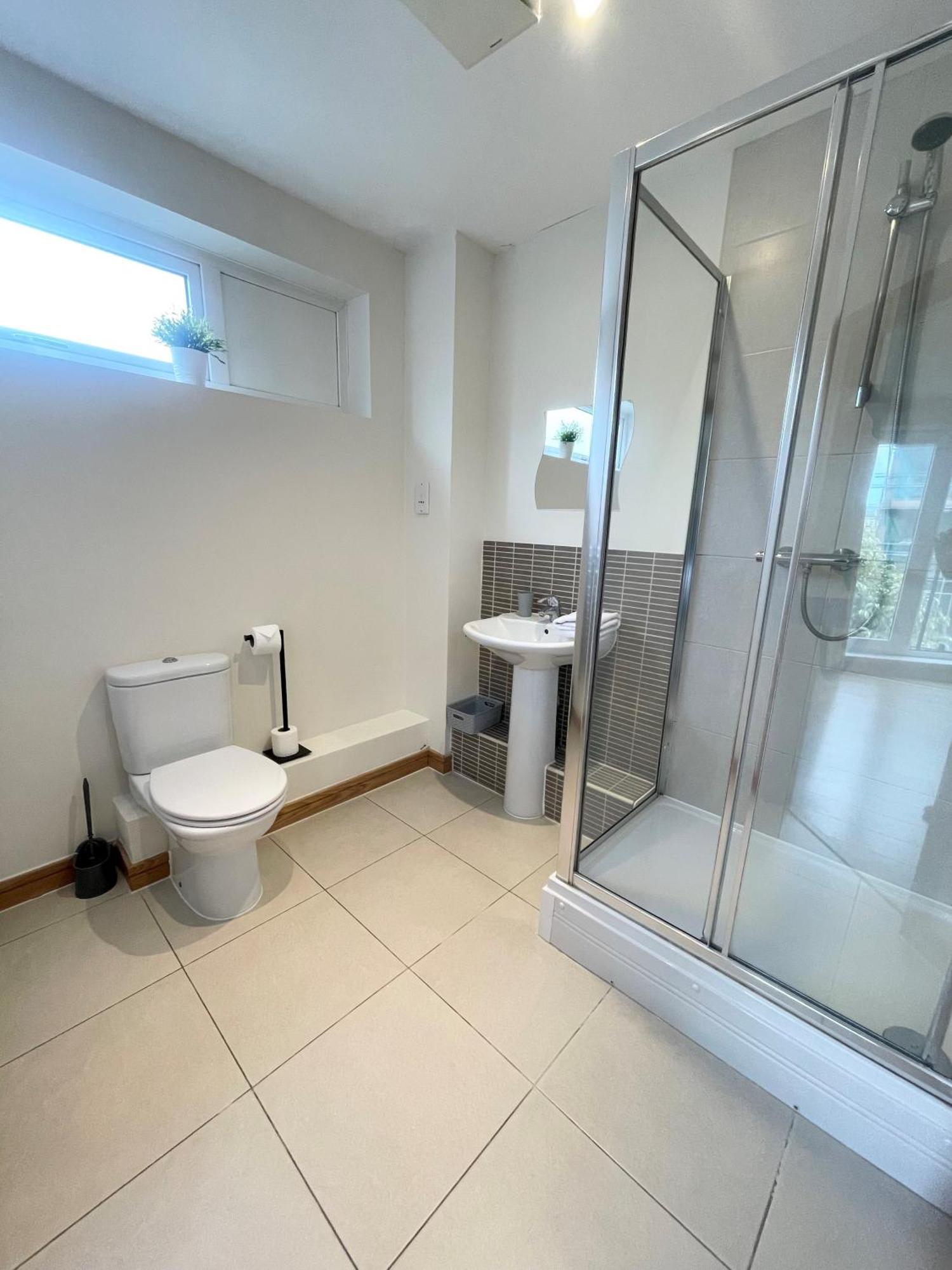 Blue Sky Apartments@Guildford Town Centre Bagian luar foto