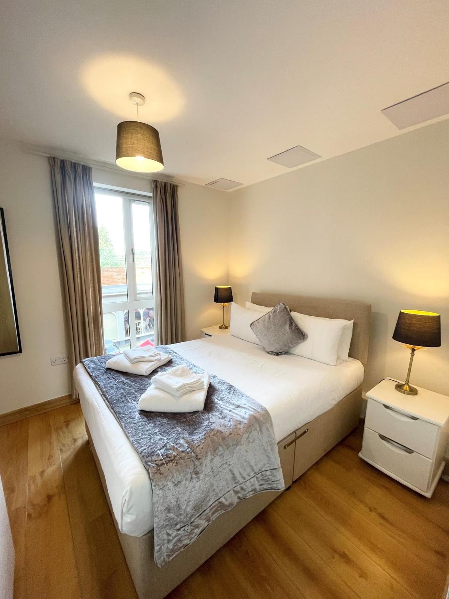 Blue Sky Apartments@Guildford Town Centre Bagian luar foto